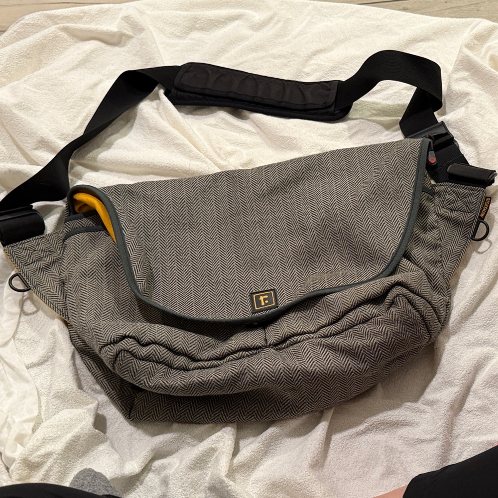 Rigshaw Gray Herringbone Messenger Bag with Yellow Interior - Picture 6 of 6